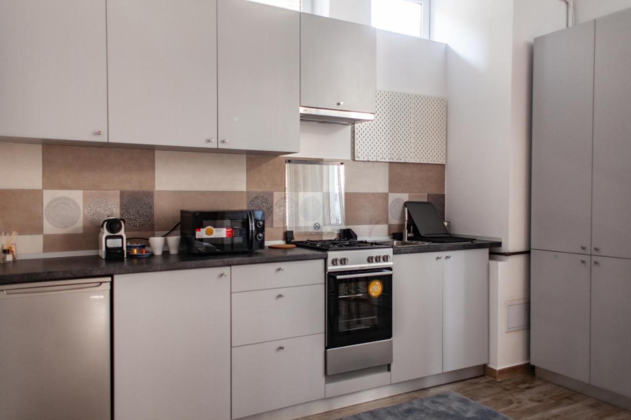 Modern Studio In The Heart Of Iasi Exterior photo